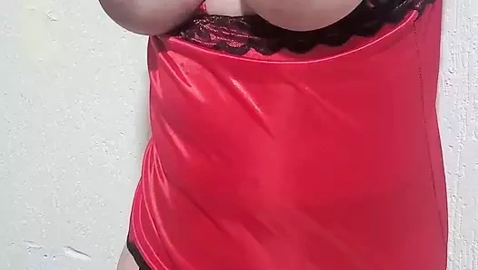 Bacağımın ağırlığı meme uçlarımı genişletiyor