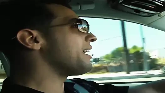 Sarah Jessie kocasını aldatıyor ve yüzüne boşalana kadar başka bir adamın yarağına biniyor