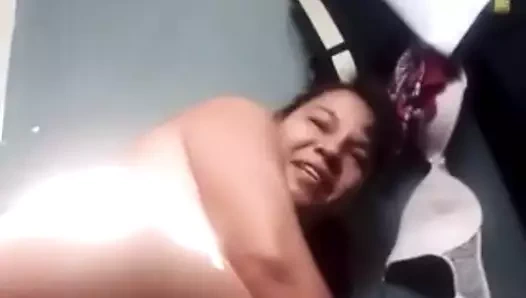 Video görüşmede arkadaşlarımla koca oynuyorum