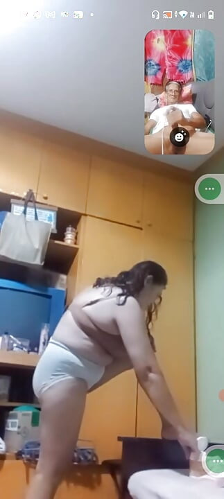 Ben sikişirken banyo yapıyorum ta ki o giyinene kadar