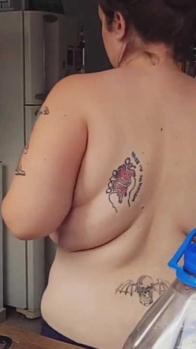 Эмоциональный момент из "Наконец-то застукал мою соседку полностью голышом"