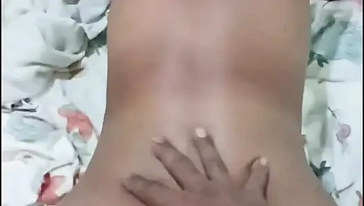 Hintli üvey kız kardeş domaltarak sikişiyor