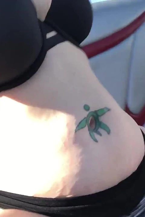 Bir teknede göbek ibadeti