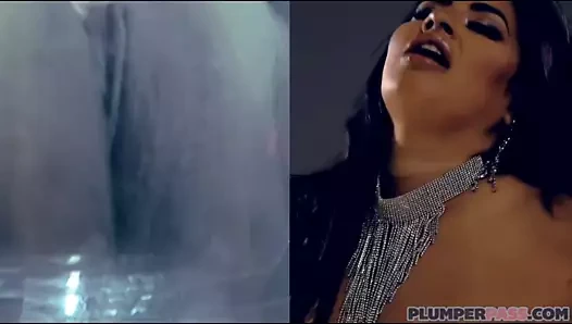 İri güzel kadın showgirls