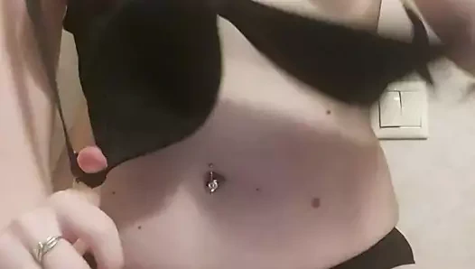 Büyük göğüsler kız parmak kıllı kedi - yalnız kadın