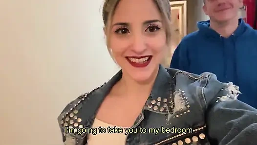 Komşumu arayacağım, böylece götümü sert sikebilir ve dölle doldurabilir