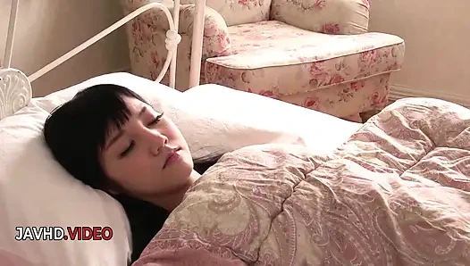 Seductive Teen Asian Delivers Sensational Blowjobs in Ecstatic Threesome