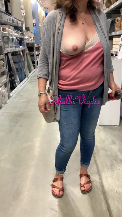 lowe's benim göğüsleri yanıp sönen