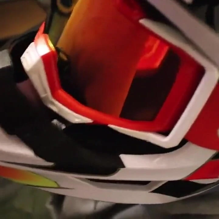 Mxhelmet'te dişli kafa yarak emiyor