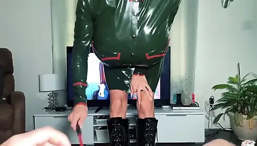 Lateks ordu kıyafetimle çok seksi olduğum için hızlı boşalma patlaması! Tam video watchi'de kendine dokundığını bilmeni seviyorum