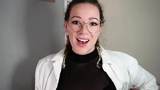 Giantess: bilim adamı profesörünü küçültüyor