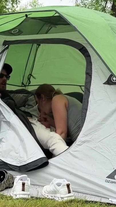 Evli kadın parkta sikişirken izlenmek istiyor | Klip 1