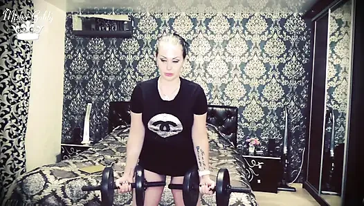 Biceps meydan okuması için 101 ağırlık kaldırma tekrarları!