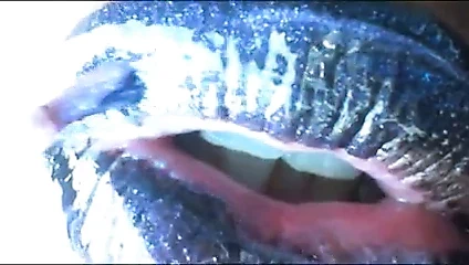 Metresi oniks - siyah ruj fetişi sakız çiğnemek