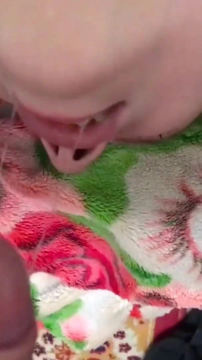 Üvey kardeş, üvey kardeşine derin boğaz öğretir. | Klip 1