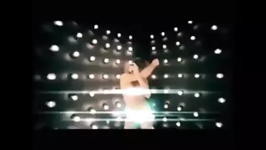 Holly Valance bir sıcak şarkıcı