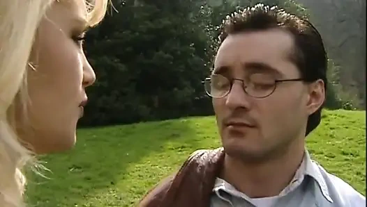 Lezbiyen amcık yalama öpüşme büyük yarak emiyor üçlü grup seks partisi