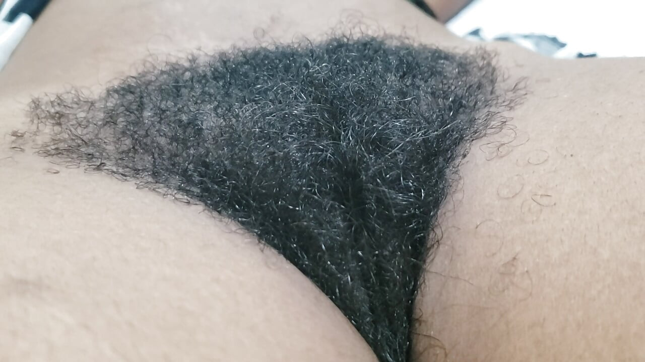 Doğal kıvrımlı amatör kıllı amcık orta yaşlı seksi kadın anları