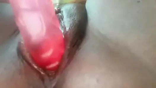 Islak zenci iri güzel amcığımın derinliklerinde çift uçlu dildo