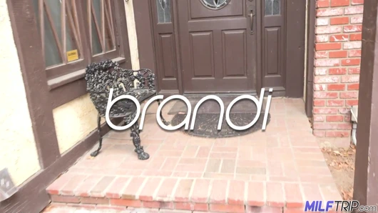 Orta yaşlı seksi kadın Brandi Love röportajdan sonra dölleniyor