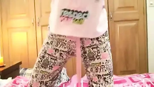 minyon dans teen sürtük dalga geçiyor bu kamera