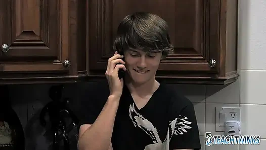 Teachtwinks desire levon meeks ve jeremy sommers ile ateşli arkadaşça karşılaşmanın üzerine kaynar