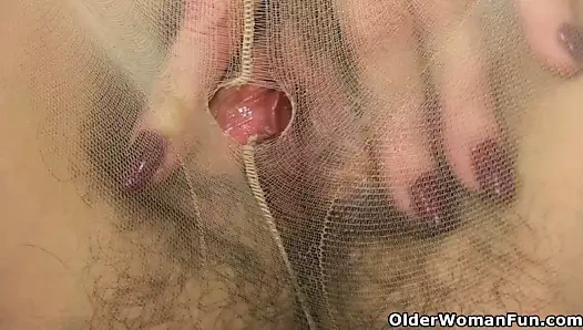 Yaşlı bir kadın eğlence demektir bölüm 463