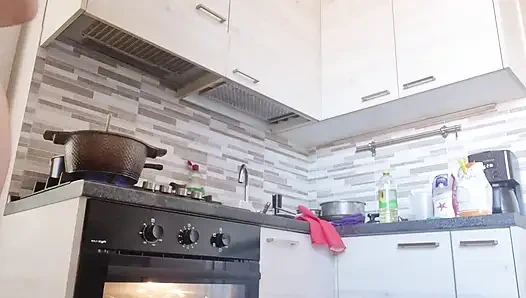 Mutfakta yaramaz yakışıklı
