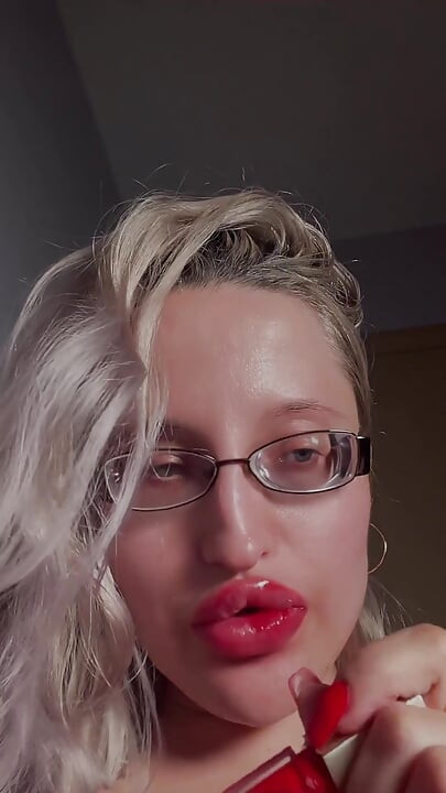 Kalın gözlüklü büyük memeli dildo oral seks lipglos 31 talimatı