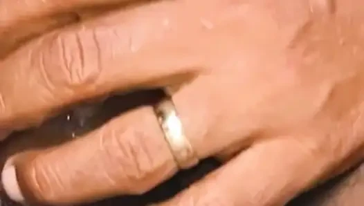 Kocamın önünde başka bir erkeğin yarağının üstüne bindim