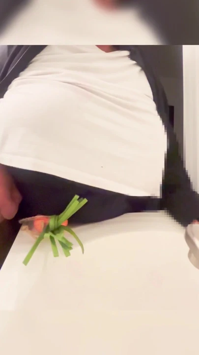 Paskalya yumurtası az önce bir piliç tarafından sikildi! | Klip 1