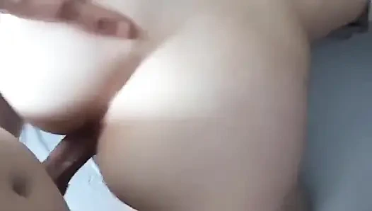 18 Yaşındaki Köpek Köpeği Seviyor