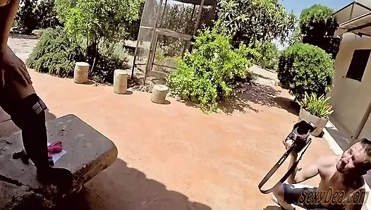 Açık havada dildo fışkırtma eğlencesi