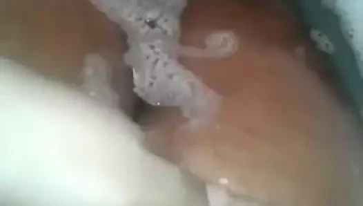 20 yaşındaki iri güzel kadın banyoda