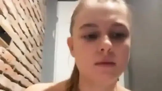 Fışkırtma ve anal sikiş! Yakın çekim sikişiyor. Çok fışkırt.