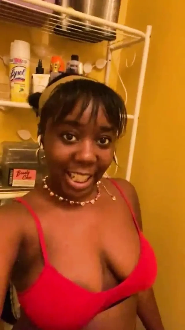 cute young black girl pissing & twerking on the toilet in the women's bathroom