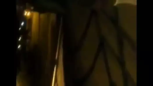 filmando uma puta na passarela na madrugada