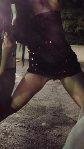 amatör sürtük ayakta pissing tarafından onun bf's araba