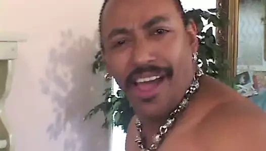 Uzun bacaklı kıçlı güzel siyah yıldız çük ile doldurulmuş