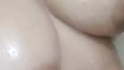 göğüslerimi emmek