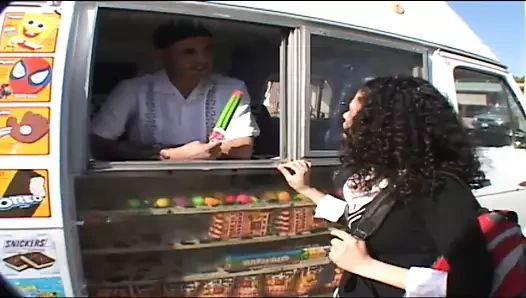 Dondurmacı seks karşılığında gençlere dondurma satıyor - cilt#02 - sahne #01