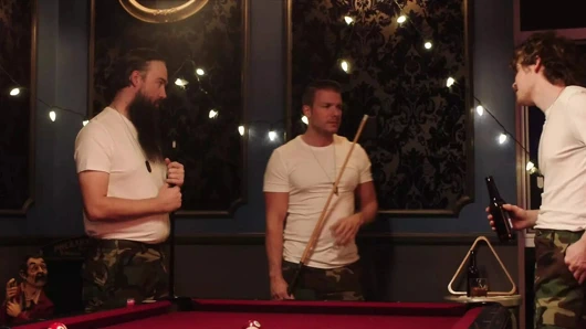 Orta yaşlı seksi kadın - yaramaz öğretmen Tanya eski öğrencisiyle yoğun seks yapıyor