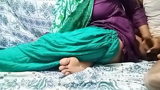 Hintli desi oğlan ve kız odada seks yapıyor 1976