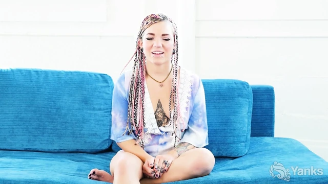 Pixie Lehaj amını yağlıyor