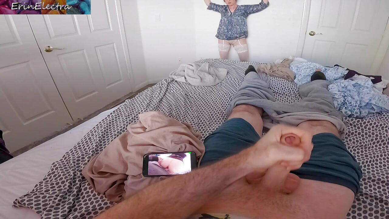 Üvey anne üvey oğlunun porno bağımlılığına yardımcı oluyor (bakış açısı)