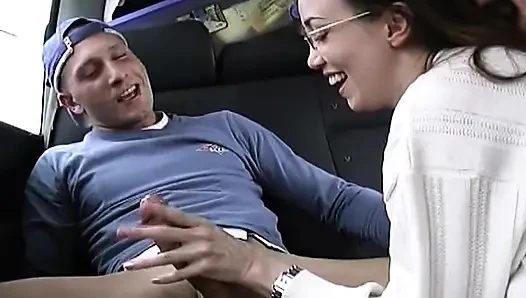 Olgun esmerin vahşi araba üçlü seksi ve damlayan dölleme