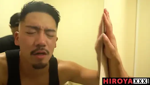 Banyoda sikli hiroya zevki seks maceraları