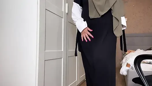Arkadaşının Arap karısı 31 talimatı veriyor