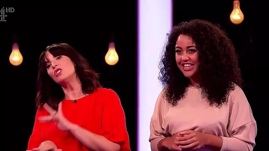 Reality star danny hobson harika horozunu gösteriyor