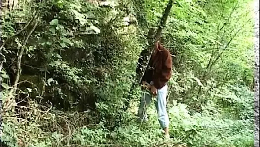 Kız eğildi ve sert ve hızlı onu kedi becerdin